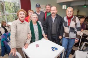 Inza acompa a los adultos mayores que participaron en la disciplina Escoba de 15 de los Juegos BA 2014